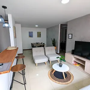 Apartamento Completo Poblado - Ubicacion Con Parqueadero, Medellín