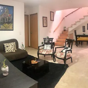 Habitación en casa particular Trece Loft, Medellín