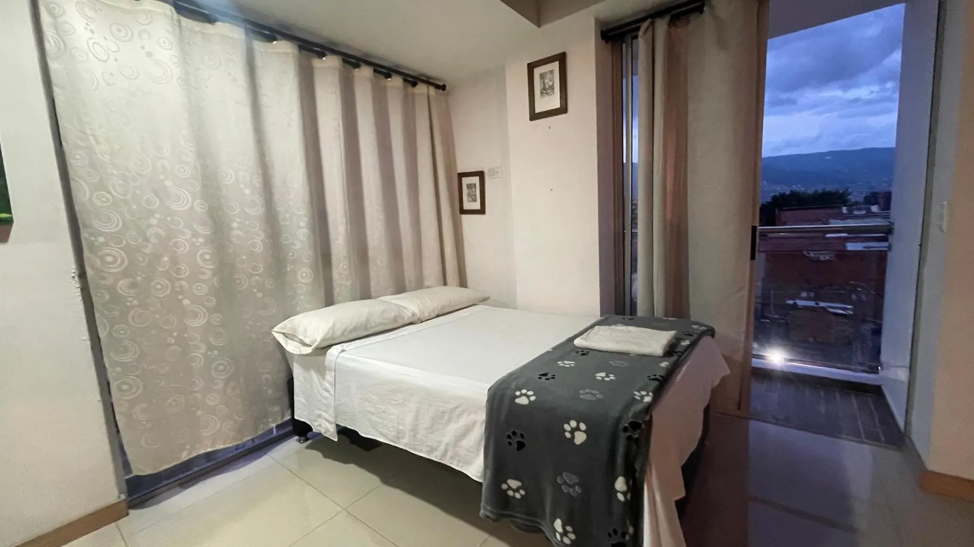 Apartamento Lof, Duplex, Iluminado, Bueno , Centrico Y Bien Ubicado En Laureles Estadio Medellin Apartment